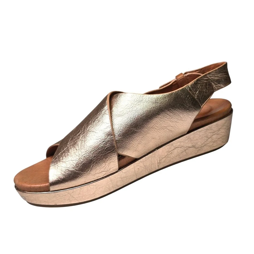 Gentle Souls Kenneth Cole Wedge Sandal Womens 9 Metallic Rose Gold Platform